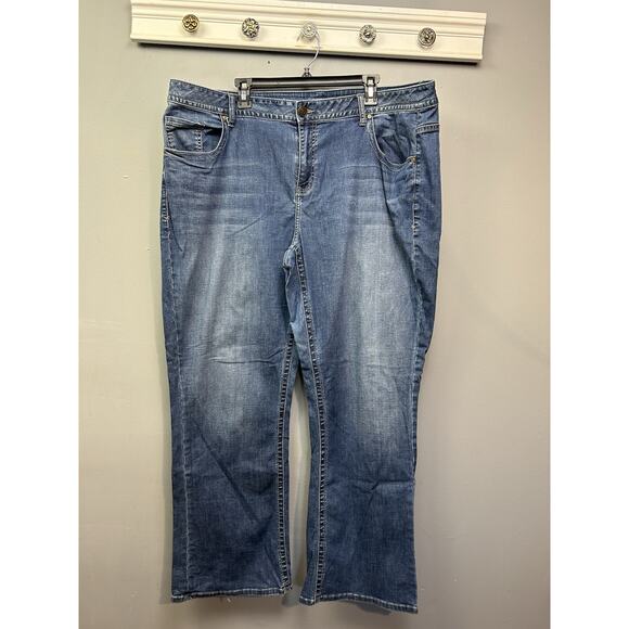 Lane Bryant Boot Cut Jeans Womens Sz 26 Regular Denim Blue Genius Fit Distressed - Picture 1 of 10